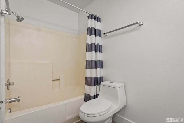 bathroom featuring toilet and shower / bath combo with shower curtain