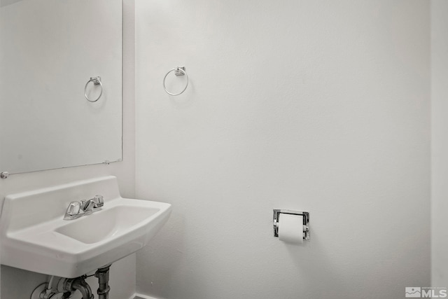 bathroom featuring sink