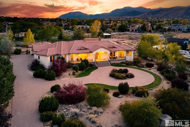 view of front of property featuring a mountain view