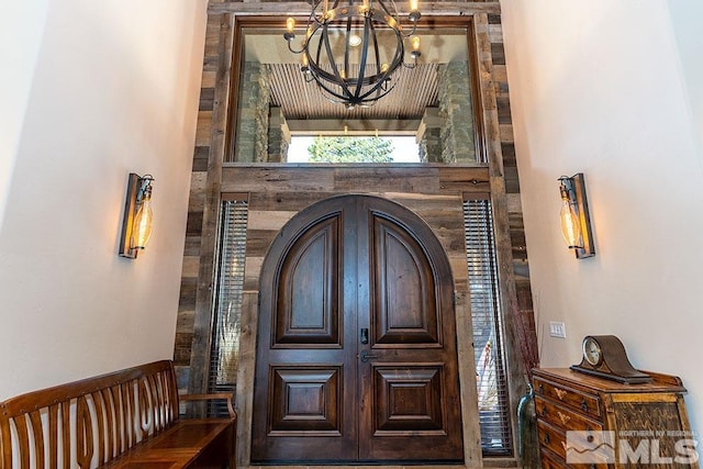 foyer with an inviting chandelier