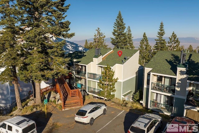 bird's eye view with a mountain view