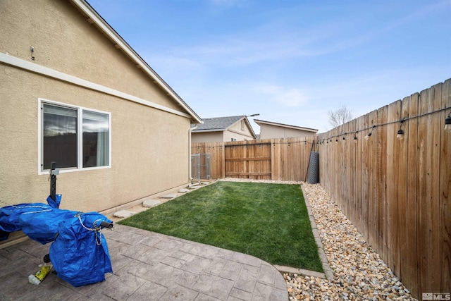 view of yard featuring a patio area