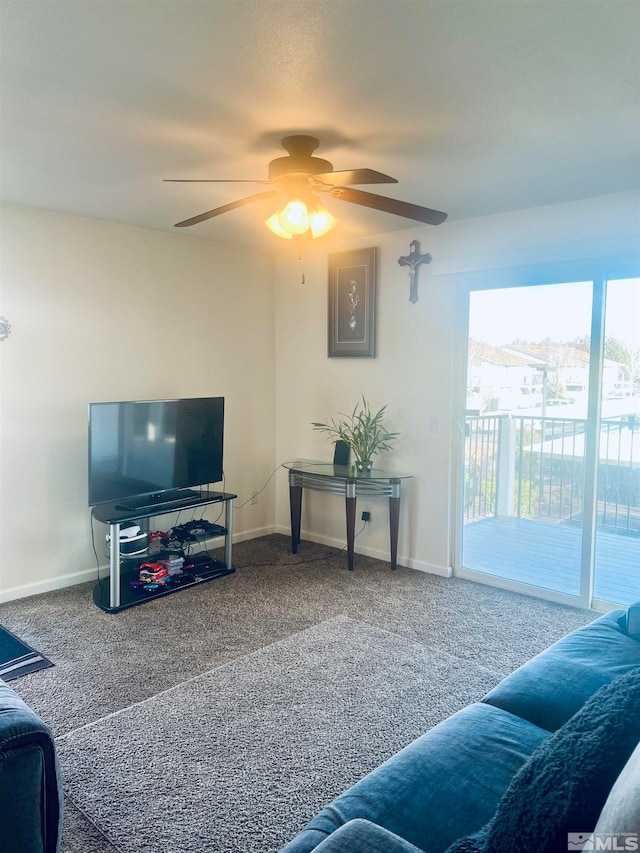 carpeted living room featuring ceiling fan