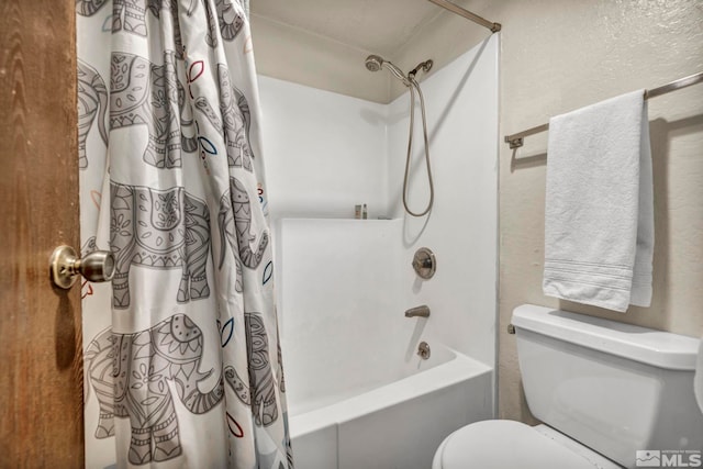 bathroom featuring toilet and shower / bath combo with shower curtain