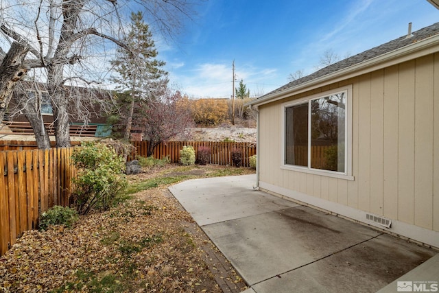 view of yard featuring a patio