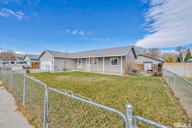 ranch-style house featuring a front yard