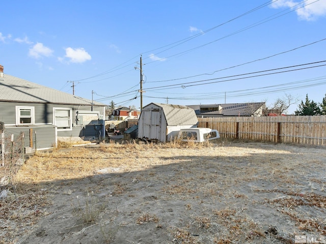 view of yard with a storage unit