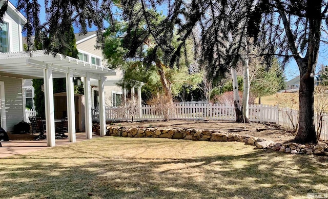 view of yard featuring a pergola