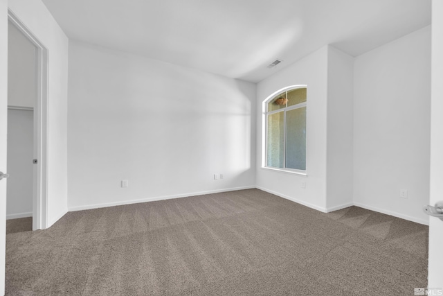 spare room featuring carpet floors