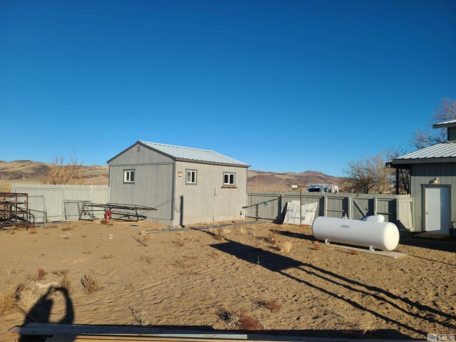 view of yard with a mountain view and an outdoor structure