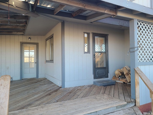 property entrance featuring a deck