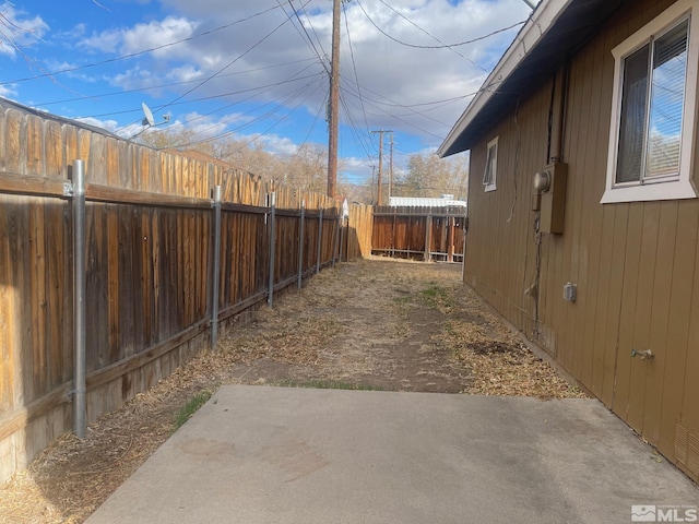 view of yard with a patio