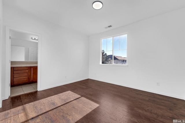 unfurnished room featuring light hardwood / wood-style flooring