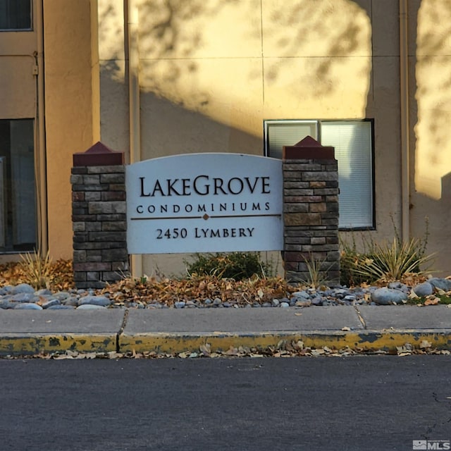 view of community / neighborhood sign