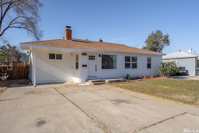 view of front of property with a front yard