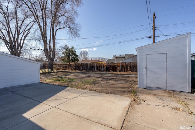 view of yard featuring a patio area