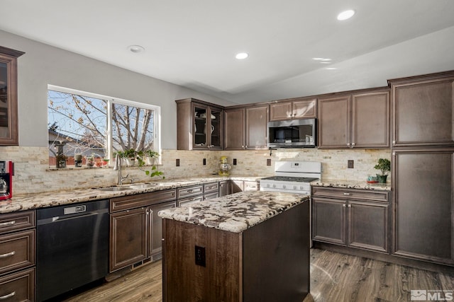 kitchen featuring dark hardwood / wood-style flooring, sink, a kitchen island, and stainless steel appliances