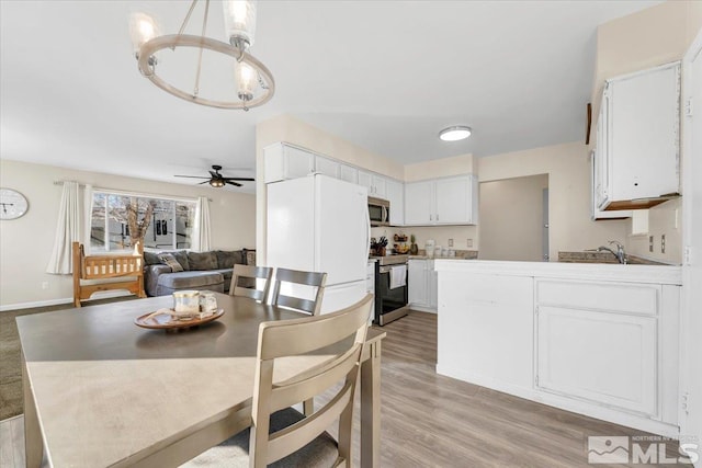 dining area featuring ceiling fan, light hardwood / wood-style flooring, and sink