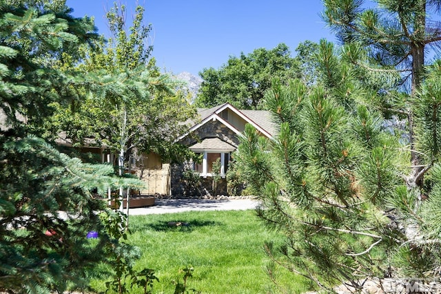 view of front of house with a front yard