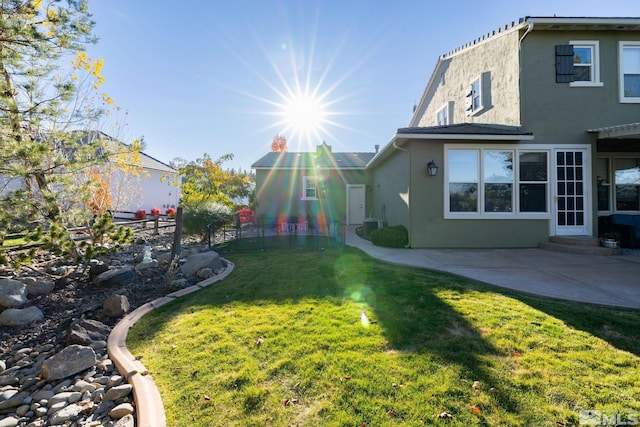 view of yard featuring a patio