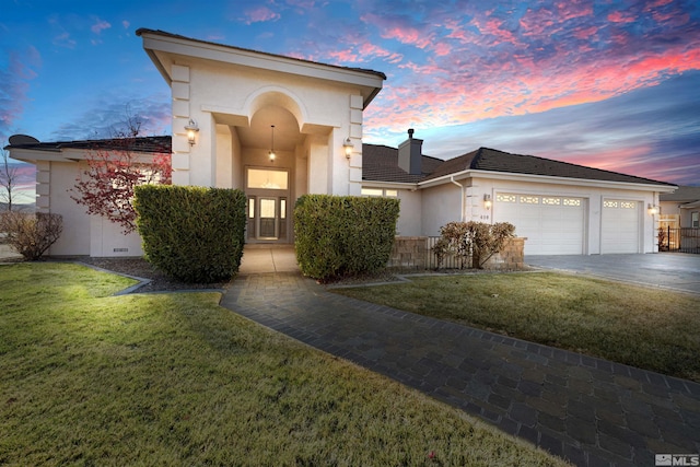 view of front of house featuring a yard and a garage