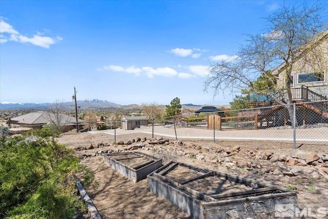 view of yard with a mountain view