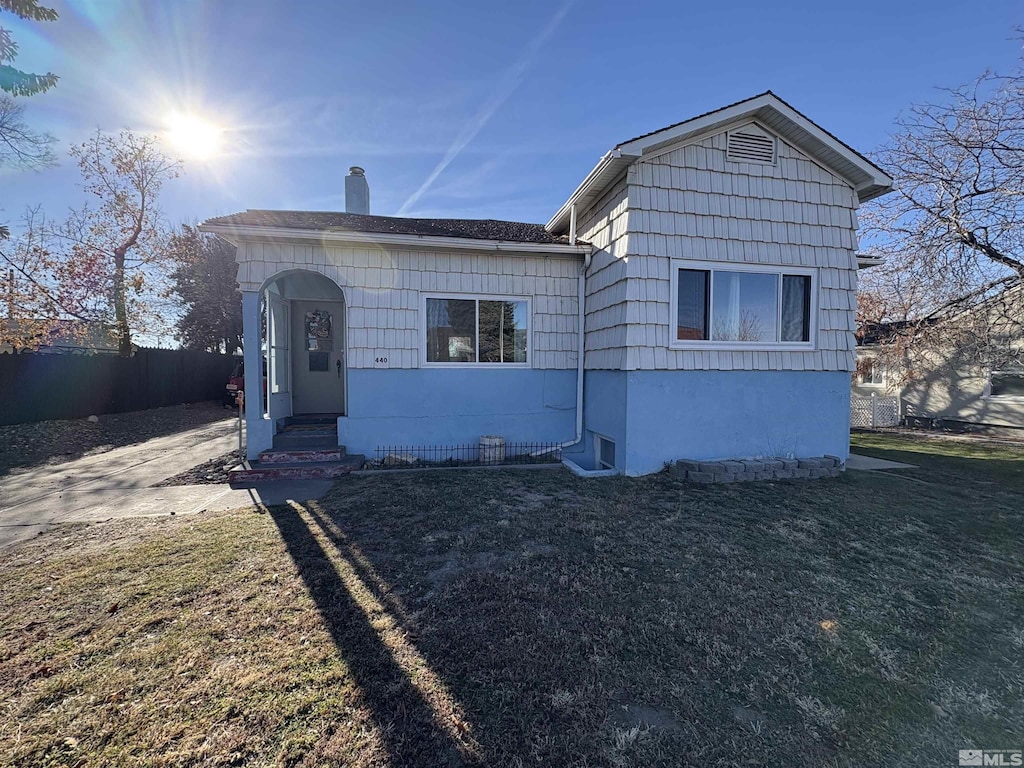 view of front of house with a front lawn