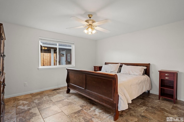 bedroom with ceiling fan