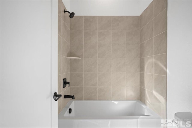 bathroom featuring tiled shower / bath combo