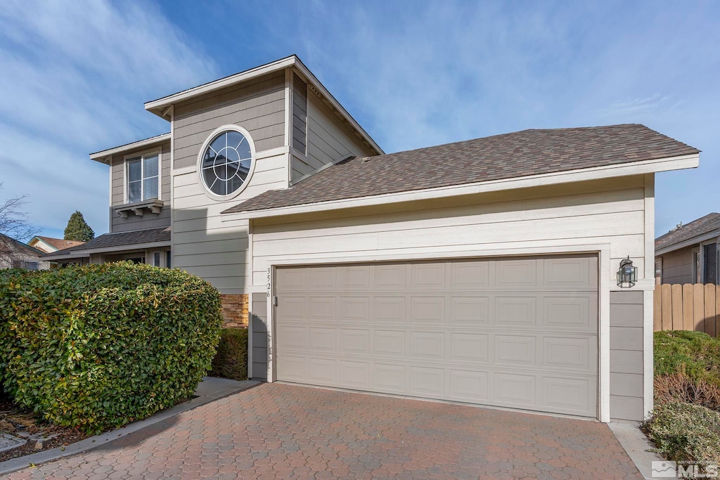 view of front property featuring a garage