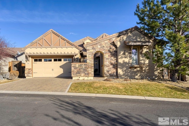 view of front facade featuring a garage