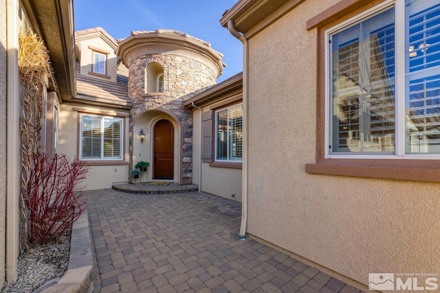 entrance to property featuring a patio area