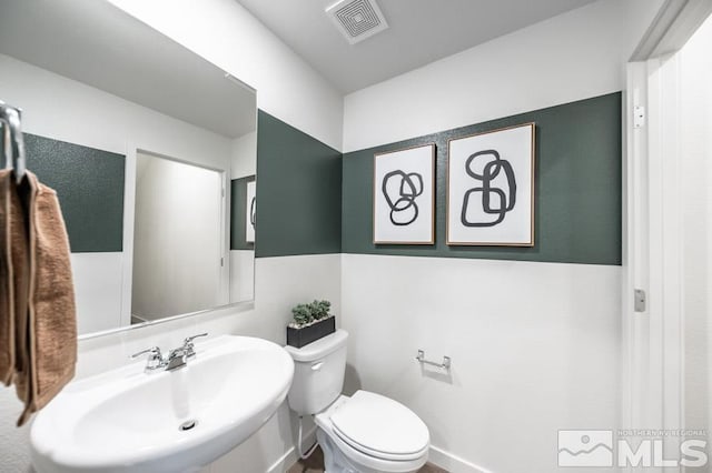 bathroom featuring toilet and sink