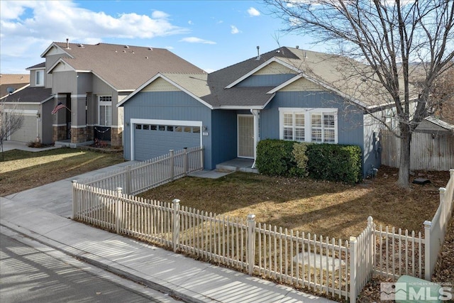 view of front facade featuring a front yard and a garage