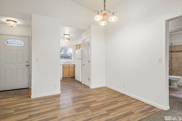 entryway with a notable chandelier, dark hardwood / wood-style floors, and sink