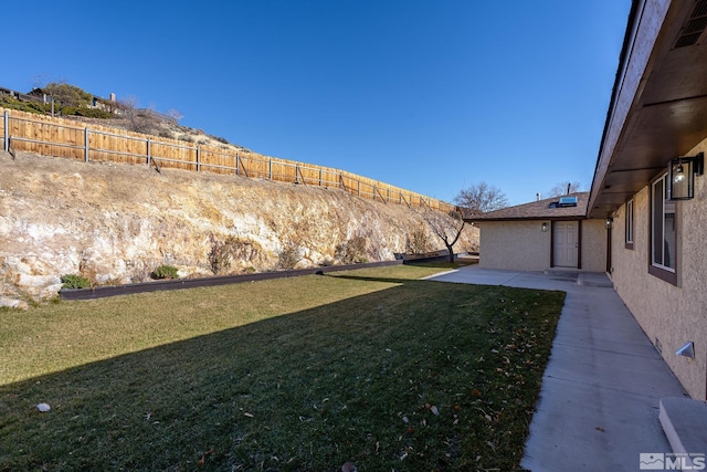 view of yard featuring a patio