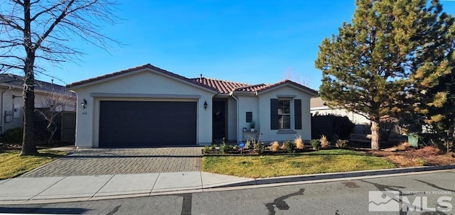 view of front facade featuring a garage and a front lawn