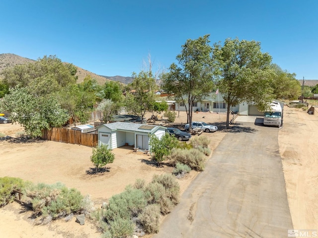 view of front of property featuring a mountain view