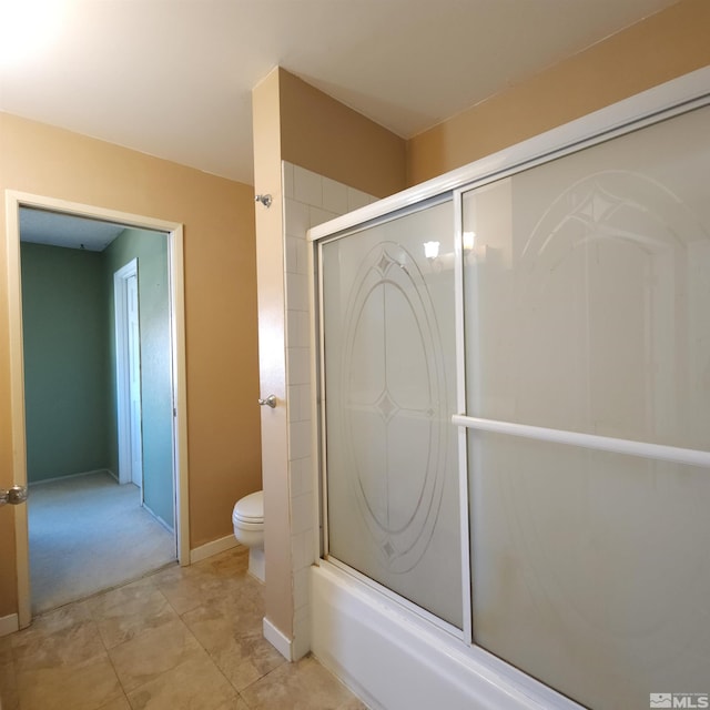 bathroom featuring toilet and enclosed tub / shower combo