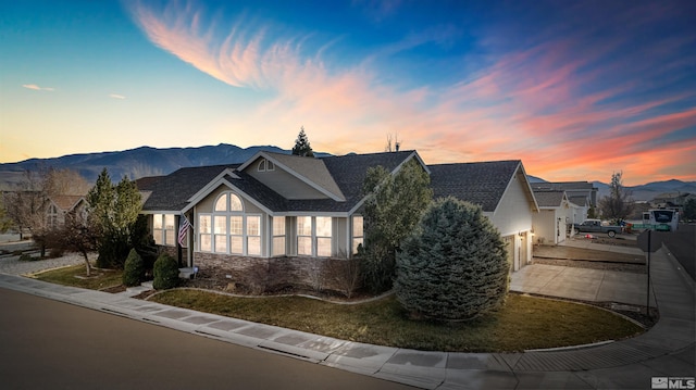 view of front of house featuring a mountain view