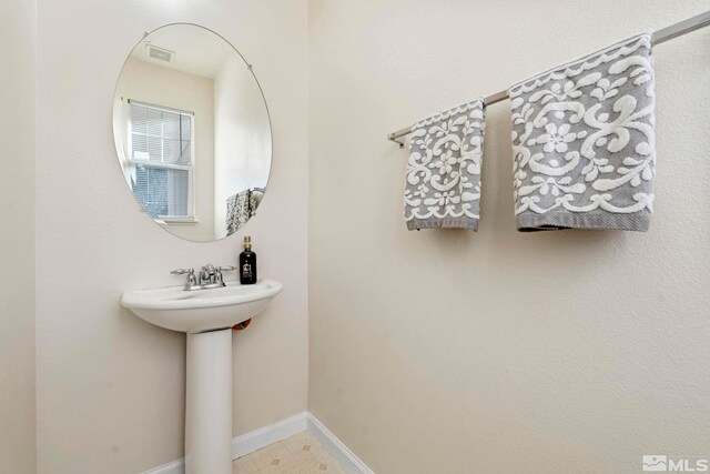 bathroom featuring sink