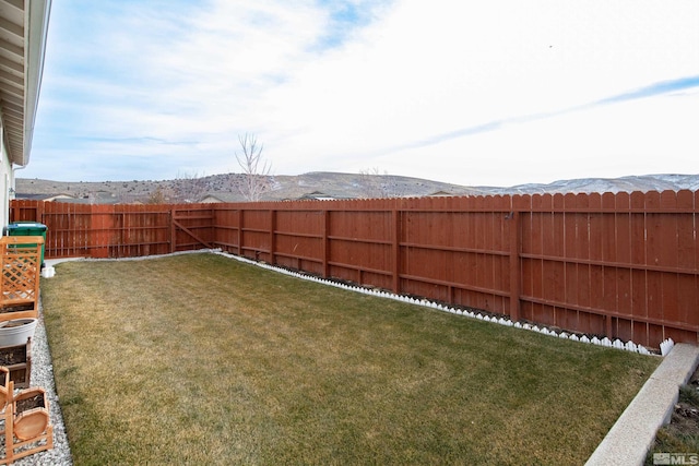 view of yard with a mountain view