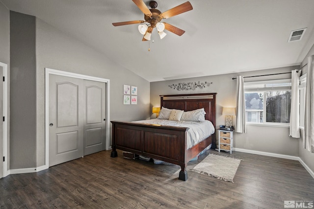 bedroom with ceiling fan, a closet, dark wood-type flooring, and vaulted ceiling