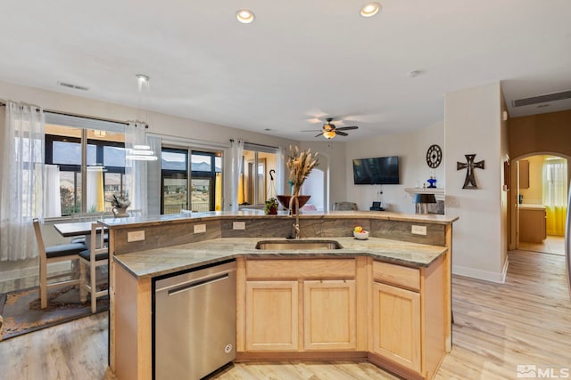 kitchen featuring light brown cabinetry, ceiling fan, light hardwood / wood-style flooring, dishwasher, and an island with sink