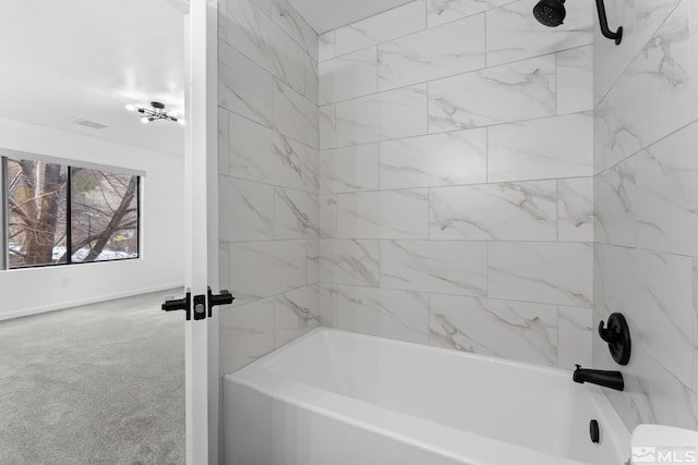 bathroom featuring tiled shower / bath