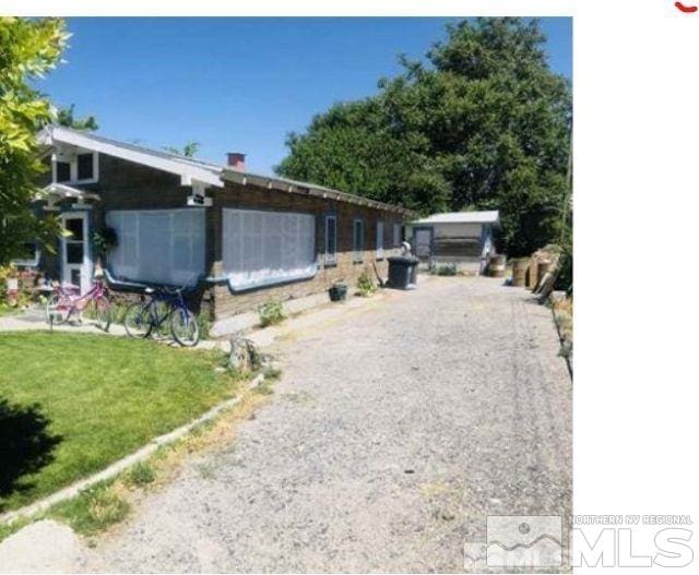 view of front of house featuring a front yard