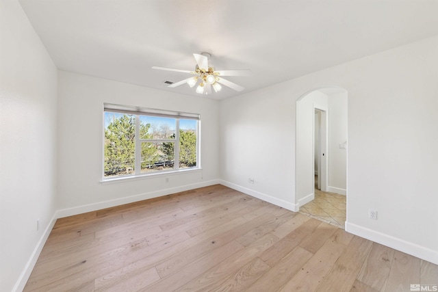 unfurnished room featuring light hardwood / wood-style floors and ceiling fan