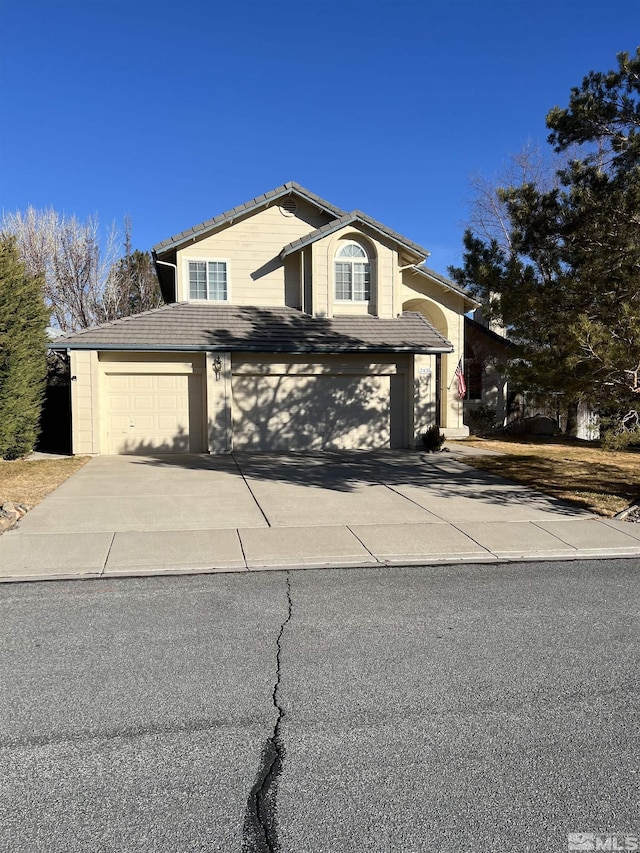 view of front property featuring a garage