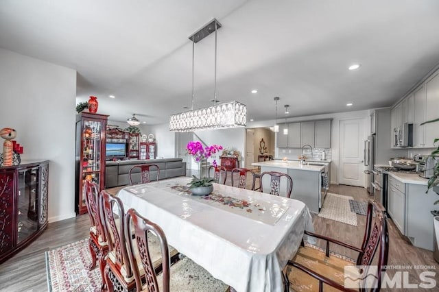 dining area with sink and light hardwood / wood-style floors