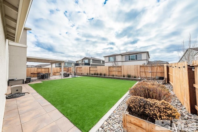 view of yard featuring a patio